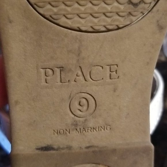 (SOLD) Toddler girl sandals - Picture 2 of 3